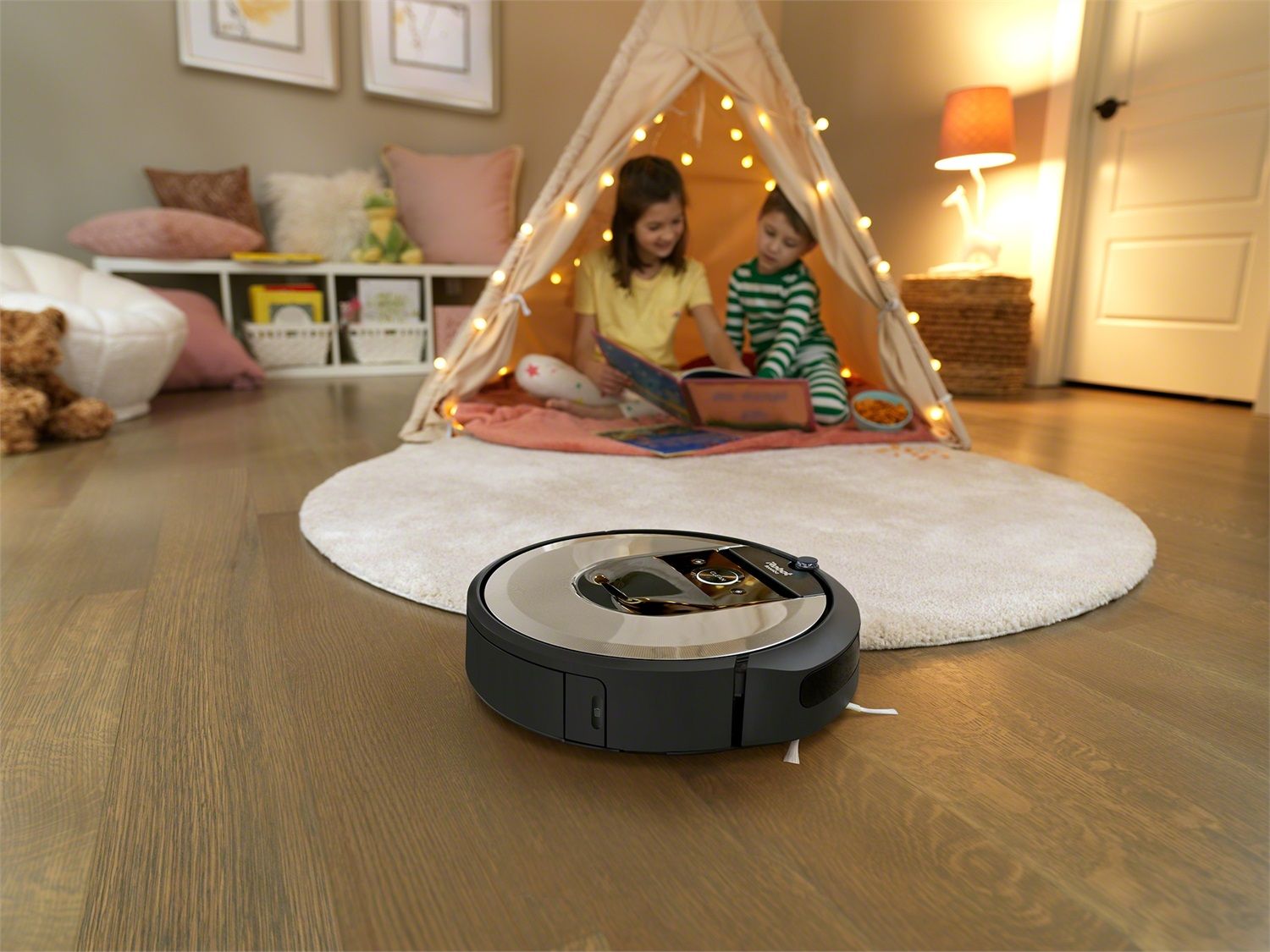 Il robot aspirapolvere iRobot Roomba 980 mappa le stanze e si