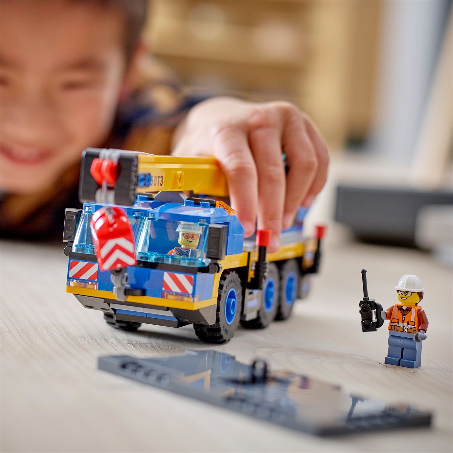 LEGO City Great Vehicles Gru Mobile, Veicoli da Cantiere, Camion  Giocattolo, Giochi per Bambini dai 7 Anni in su, 60324