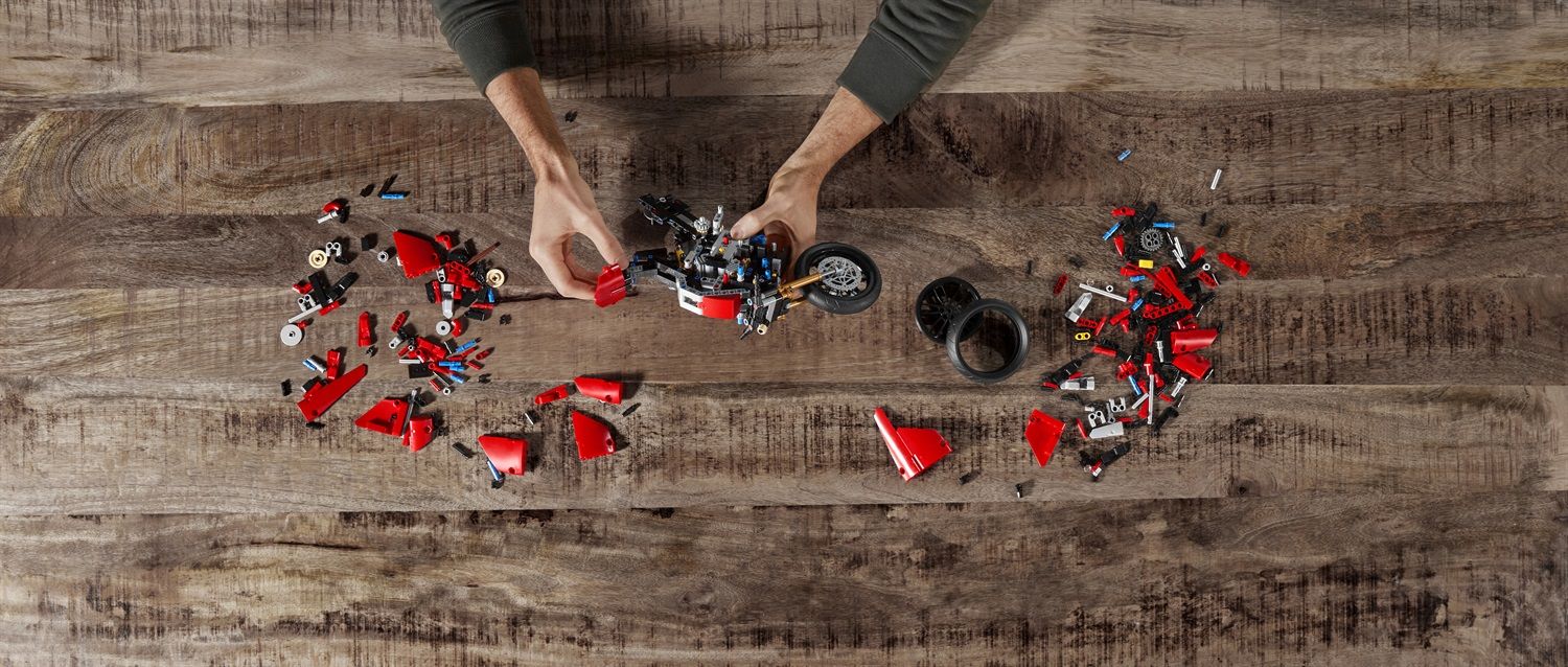 La pagina degli sconti - [COUPON CHECKOUT] SUPERPREZZO! 🧨 LEGO 42107  Technic Ducati Panigale V4 R, Moto Giocattolo da Collezione, Giochi per  Bambini e Bambine, Kit Modellismo Adulti da Costruire, Replica Modello
