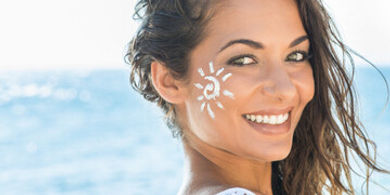 Proteggere labbra, viso e capelli: guida all’acquisto dei migliori prodotti per il sole 