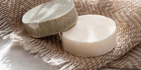 Guida all’acquisto dei migliori cosmetici solidi per viso, corpo e capelli