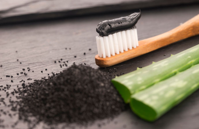 dentifricio nero sbiancante dentifricio nero sbiancante