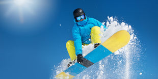 Surfare sulla neve con stile: guida all’acquisto della tavola da snowboard