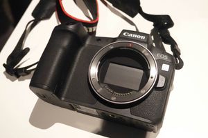 Canon EOS R