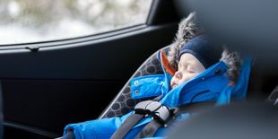 Dispositivi anti abbandono per i seggiolini, arriva l’obbligo