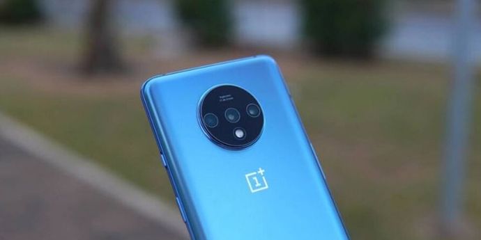 OnePlus 7T copertina