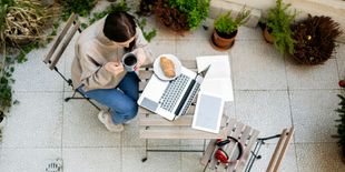 Smart Working sul balcone: come ricreare un angolo di lavoro all’aperto