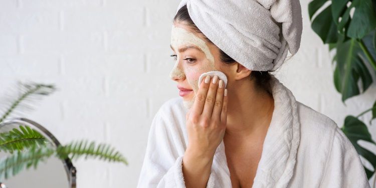 Come realizzare la pulizia del viso fai da te a casa per una pelle  rigenerata