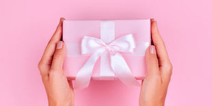 10 idee regalo rosa per la festa della mamma
