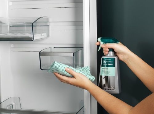 I migliori metodi per pulire il vano portaoggetti del frigorifero