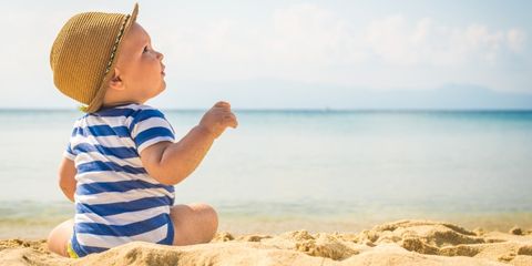 come proteggere i neonati dal sole