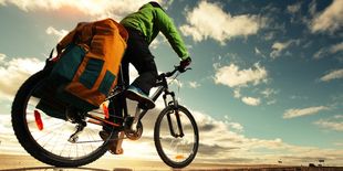 Accessori per cicloturismo: i must have per vacanze in bici perfettamente organizzate