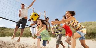 Giochi da fare in spiaggia con gli amici