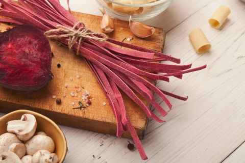 tagliatelle rosse alla barbabietola