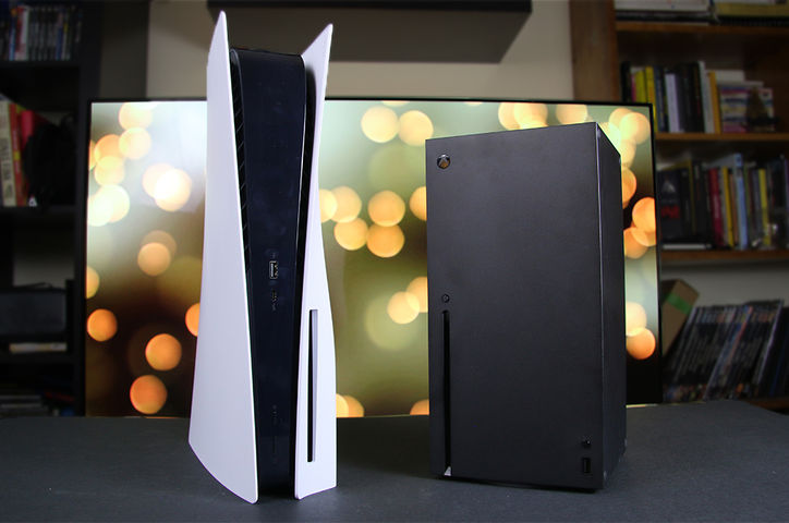 Confronto PS5 e Xbox Series X vista verticale