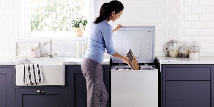 Come integrare un congelatore a pozzetto in una cucina esistente?
