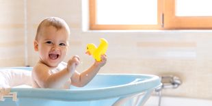 Bagnetto del neonato: come farlo e i migliori prodotti da scegliere