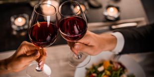 Vesti la tavola di romanticismo: 5 vini da stappare a San Valentino