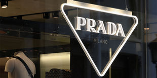 Prada, come nasce un marchio che ha fatto la storia del Made in Italy