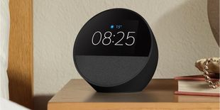 Recensione Amazon Echo Spot 2024, la radiosveglia con Alexa riconosce il movimento