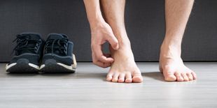 Piede d’atleta: i rimedi più efficaci per combatterlo