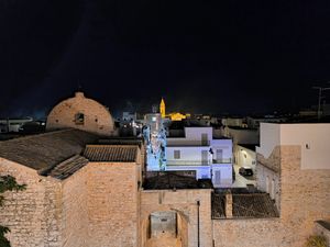 iPhone 16: panorama notturna