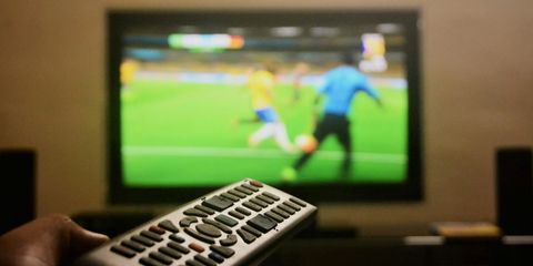 Guardare calcio in TV