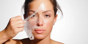 I 5 migliori esfolianti chimici per un viso liscio e levigato