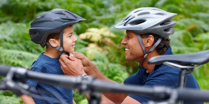 Casco per bici normativa per sceglierlo corretto Casco per bici normativa per sceglierlo corretto