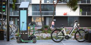 Biciclette e monopattini elettrici: le normative e le regole per circolare in sicurezza