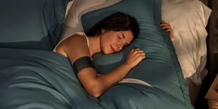 Garmin Index Sleep Monitor è la fascia da braccio per monitorare sonno e salute