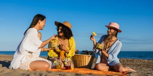 Come tenere i cibi e bevande freschi in spiaggia