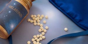 Melatonina: funzioni, benefici e controindicazioni