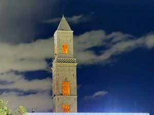 17 Pro Max zoom 8X notturno