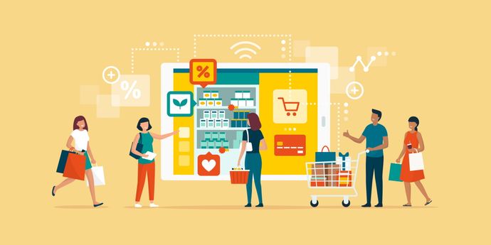 Illustrazione di persone che fanno acquisti online davanti a un grande schermo con icone di carrello, offerte e prodotti.