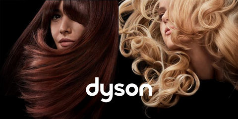 Capelli lisci castani e ricci biondi in movimento su sfondo nero con logo Dyson al centro.