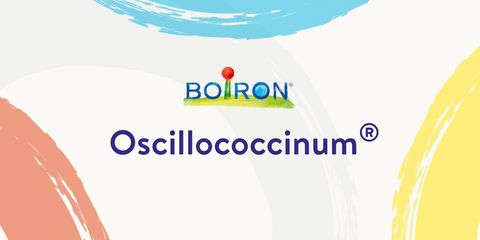 Logo Boiron con scritta Oscillococcinum su sfondo chiaro decorato da pennellate colorate.