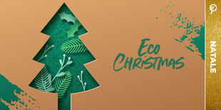 Sagoma di albero su sfondo dorato rivela motivi verdi natalizi, con scritta decorativa a tema sostenibile.