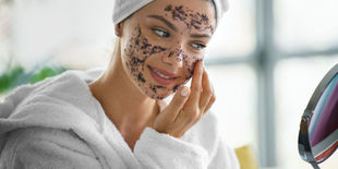 Scrub viso e corpo: guida all’acquisto dei migliori prodotti