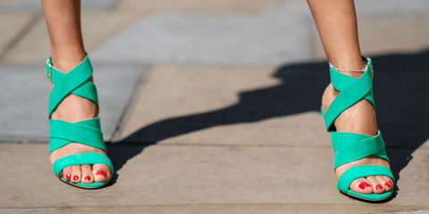 preparare i piedi per i sandali