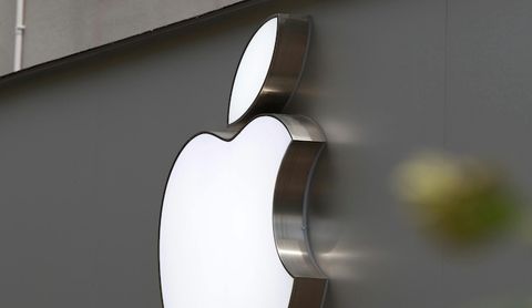 Apple sarebbe al lavoro su un pin AI indossabile con fotocamere e microfoni