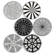 Piatti bianchi e neri